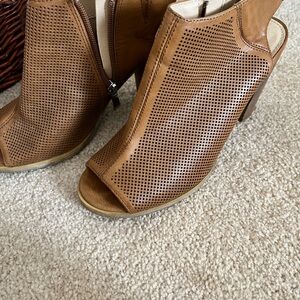 Steve Madden Tan Perforated Heeled Boots